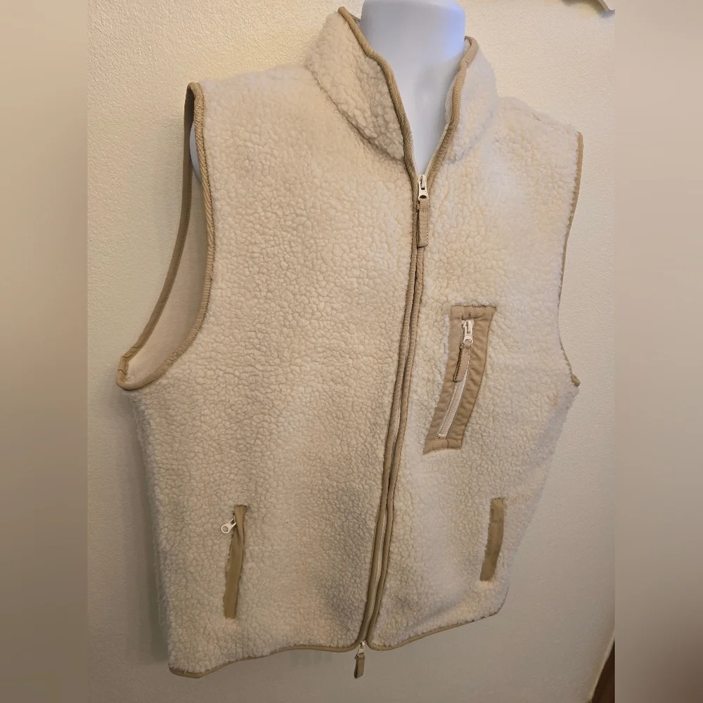 NWOT Magaschoni Men's Cream Sherpa Fleece Zip Vest with Tan Trim